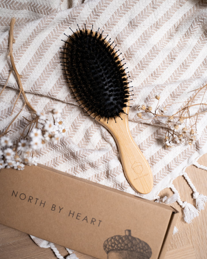 NORTH by HEART bambus-hårbørsten